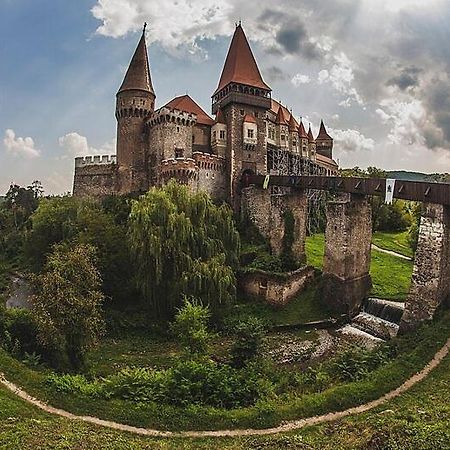 Affordable Apartment Close To The Castle Hunedoara Extérieur photo